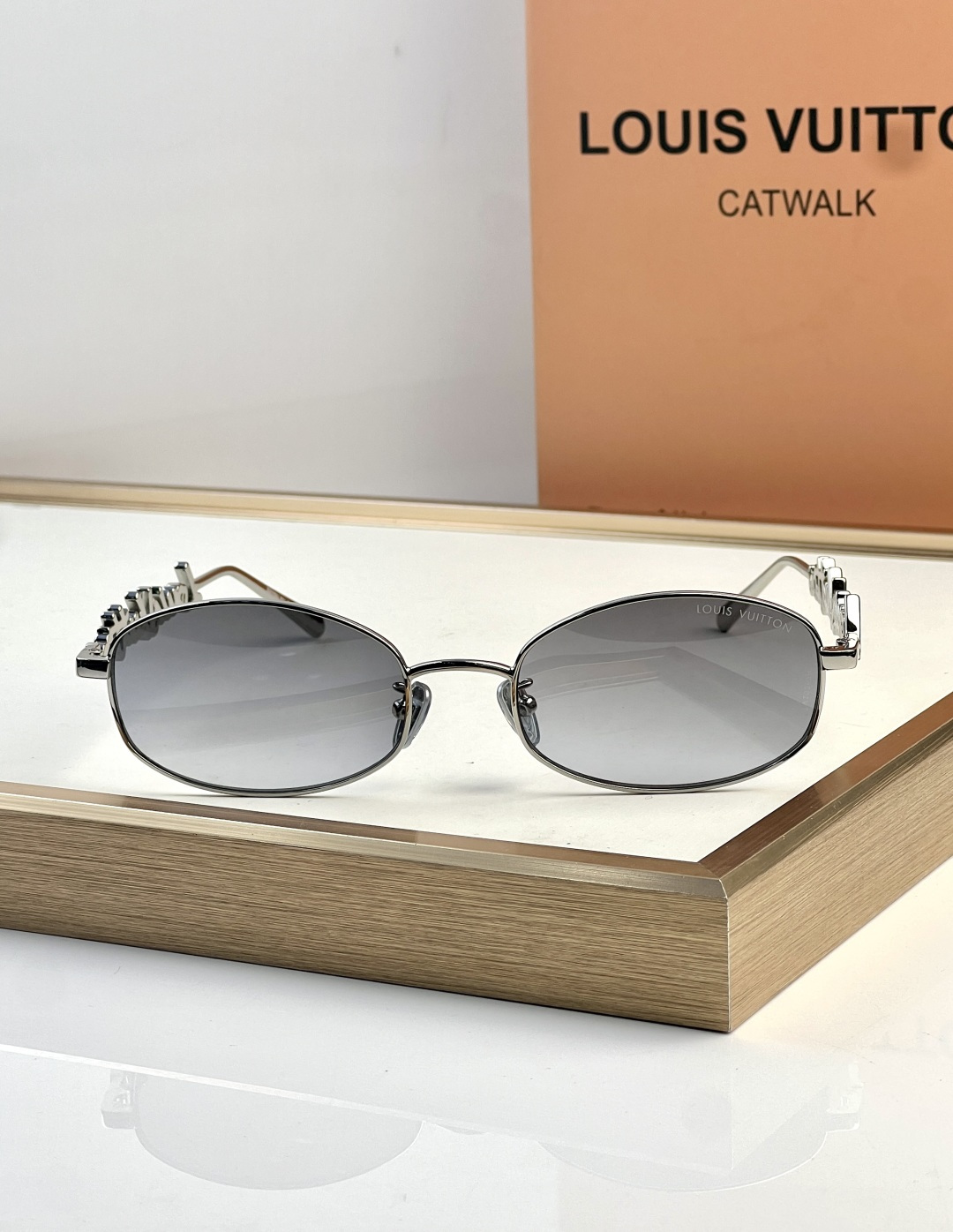 Louis Vuitton LOUIS VUITTO*