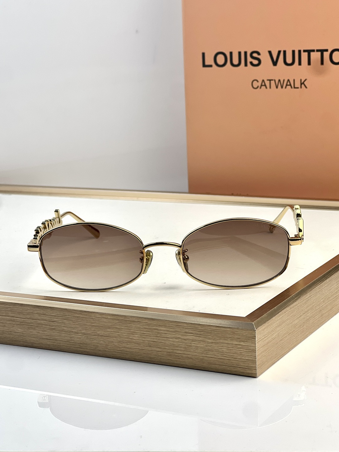 Louis Vuitton LOUIS VUITTO*
