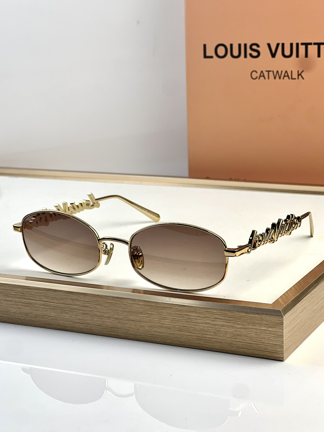Louis Vuitton LOUIS VUITTO*