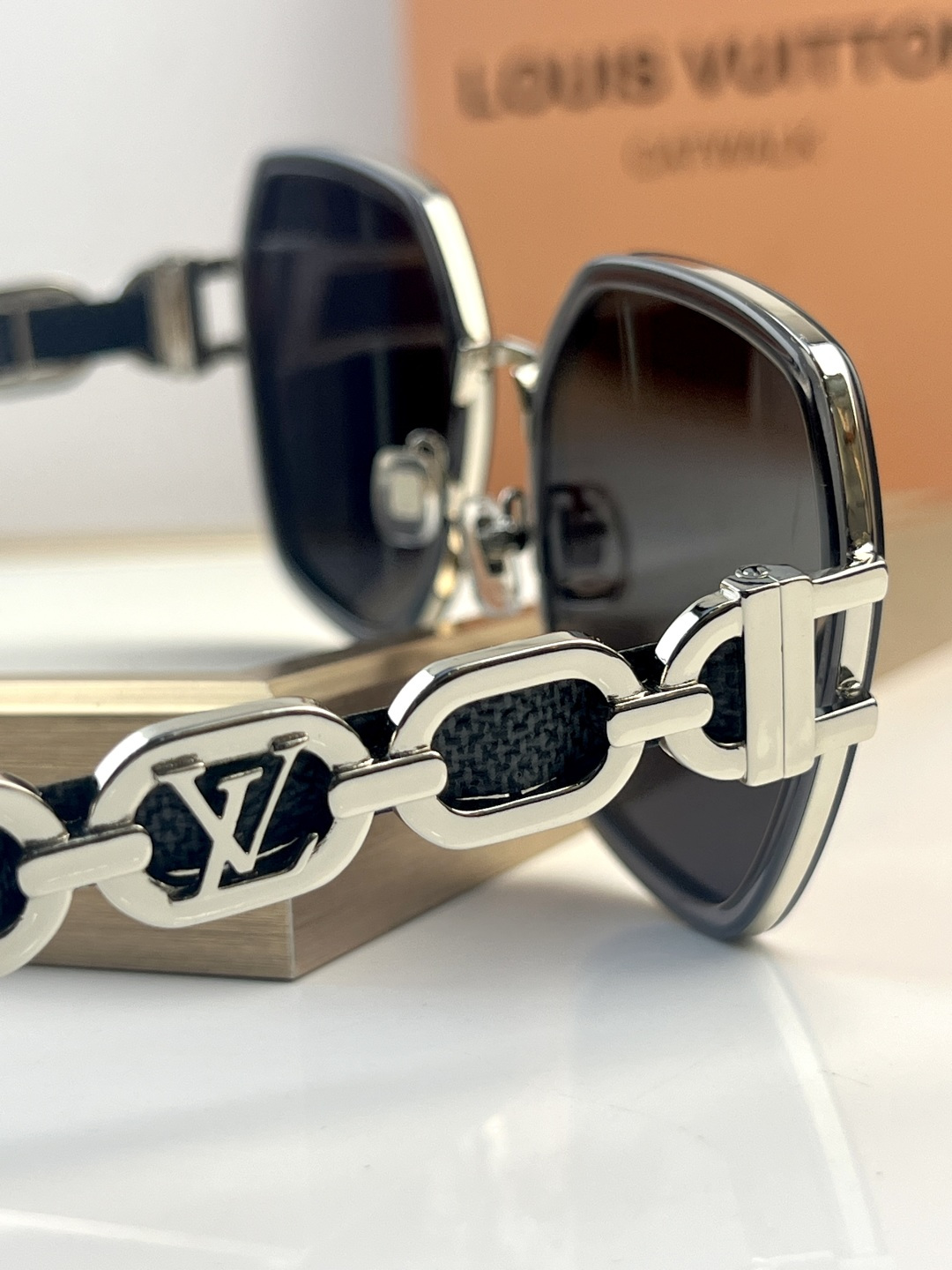 Louis Vuitton LOUIS VUITTO*