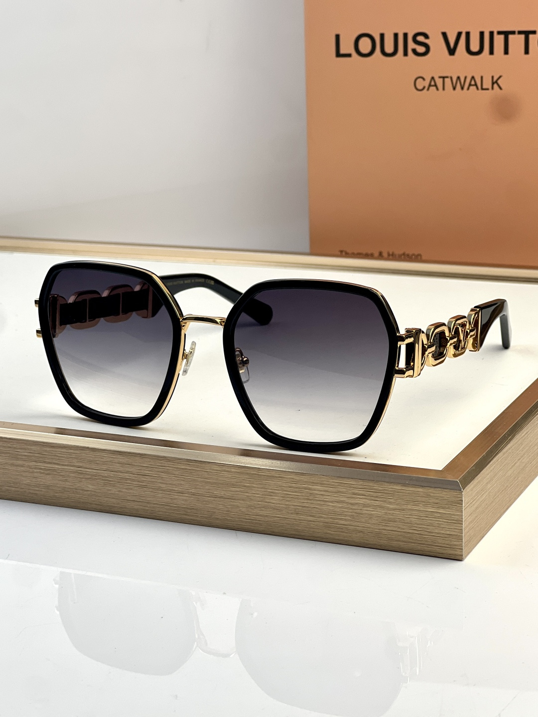 Louis Vuitton LOUIS VUITTO*
