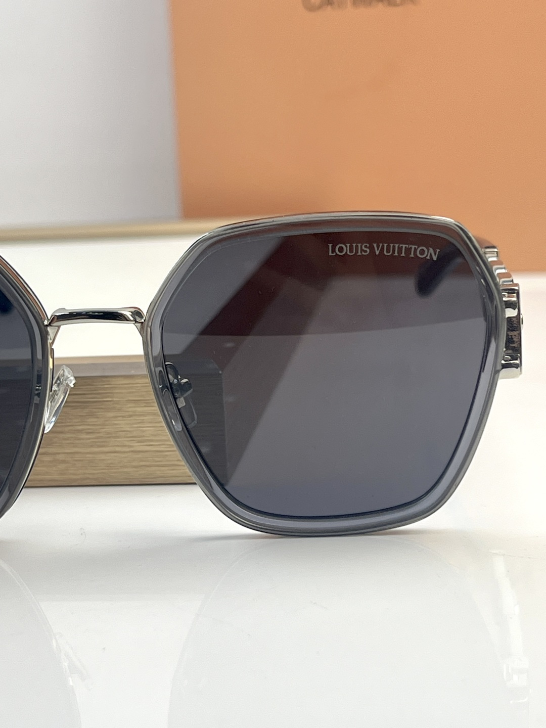 Louis Vuitton LOUIS VUITTO*