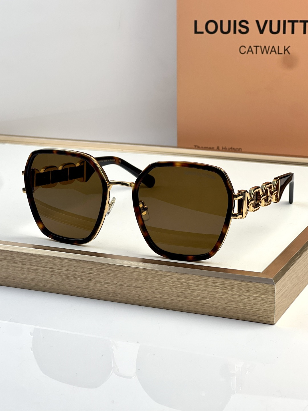 Louis Vuitton LOUIS VUITTO*