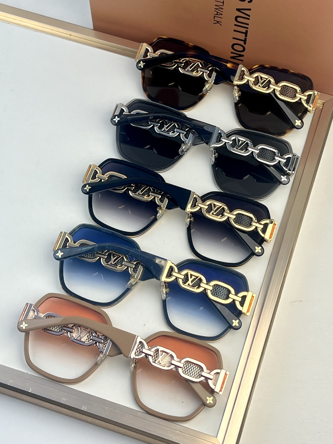 Louis Vuitton LOUIS VUITTO*