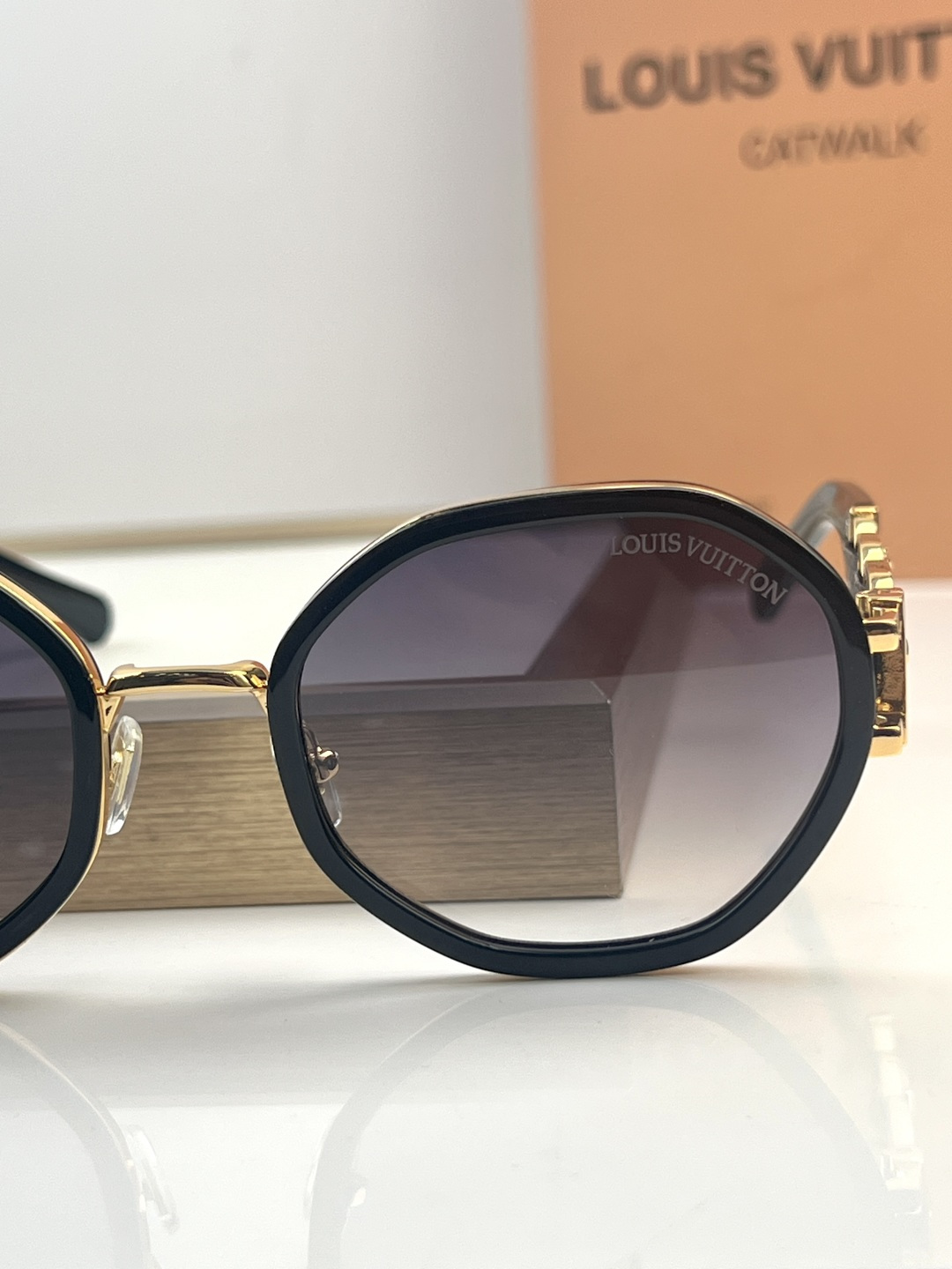 Louis Vuitton LOUIS VUITTO*