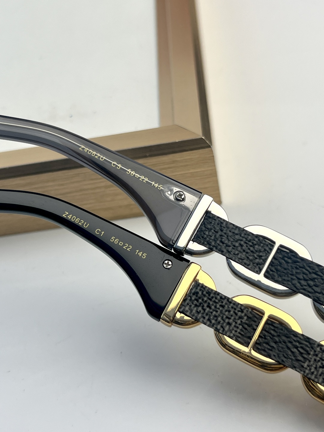 Louis Vuitton LOUIS VUITTO*