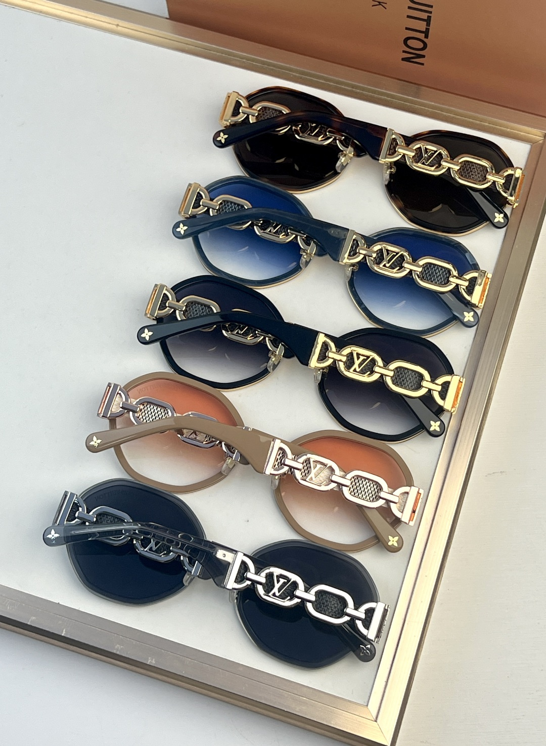 Louis Vuitton LOUIS VUITTO*