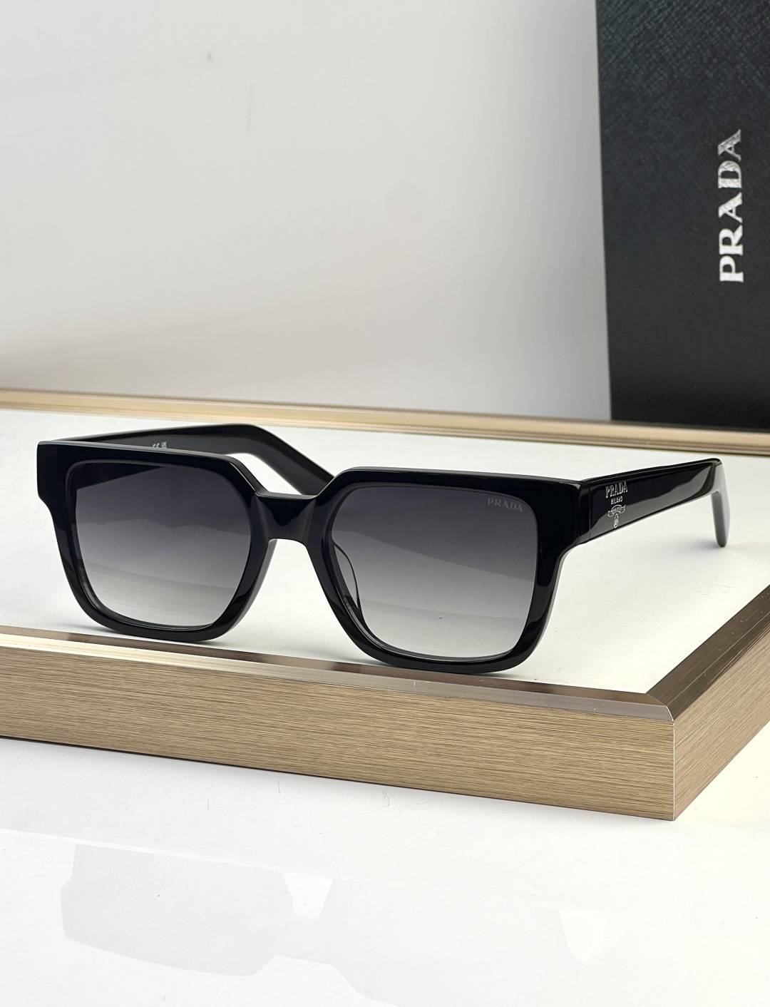 Prada PRAD*
