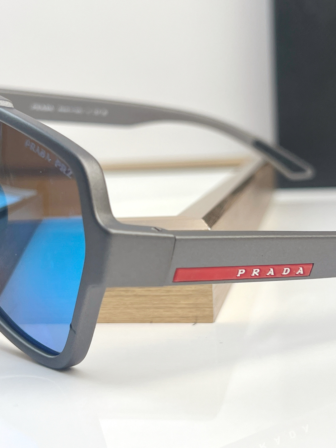 Prada PRAD*