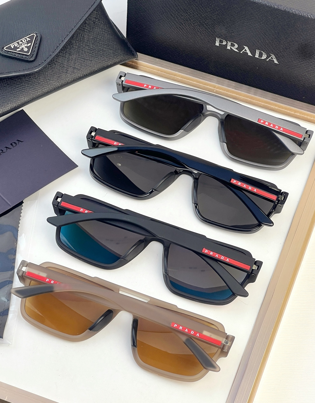 Prada PRAD*