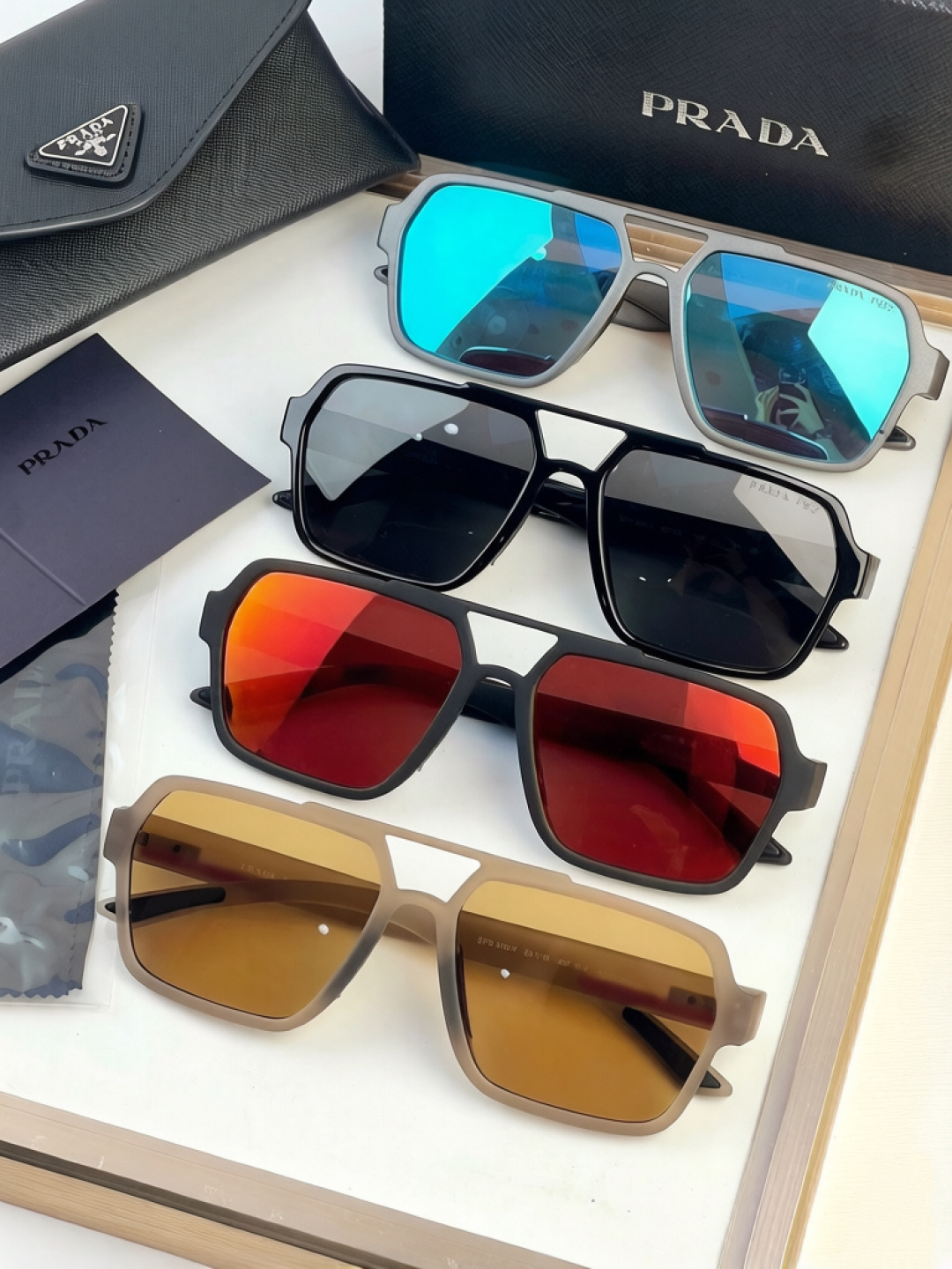 Prada PRAD*