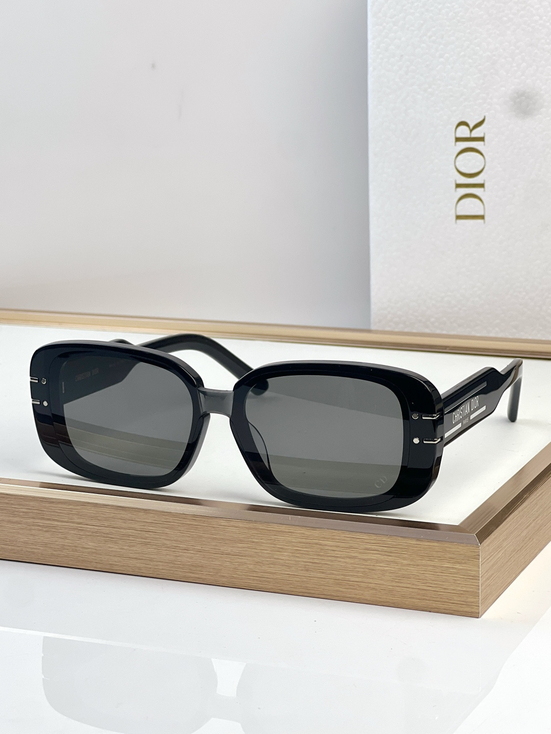 Dior DIO*
