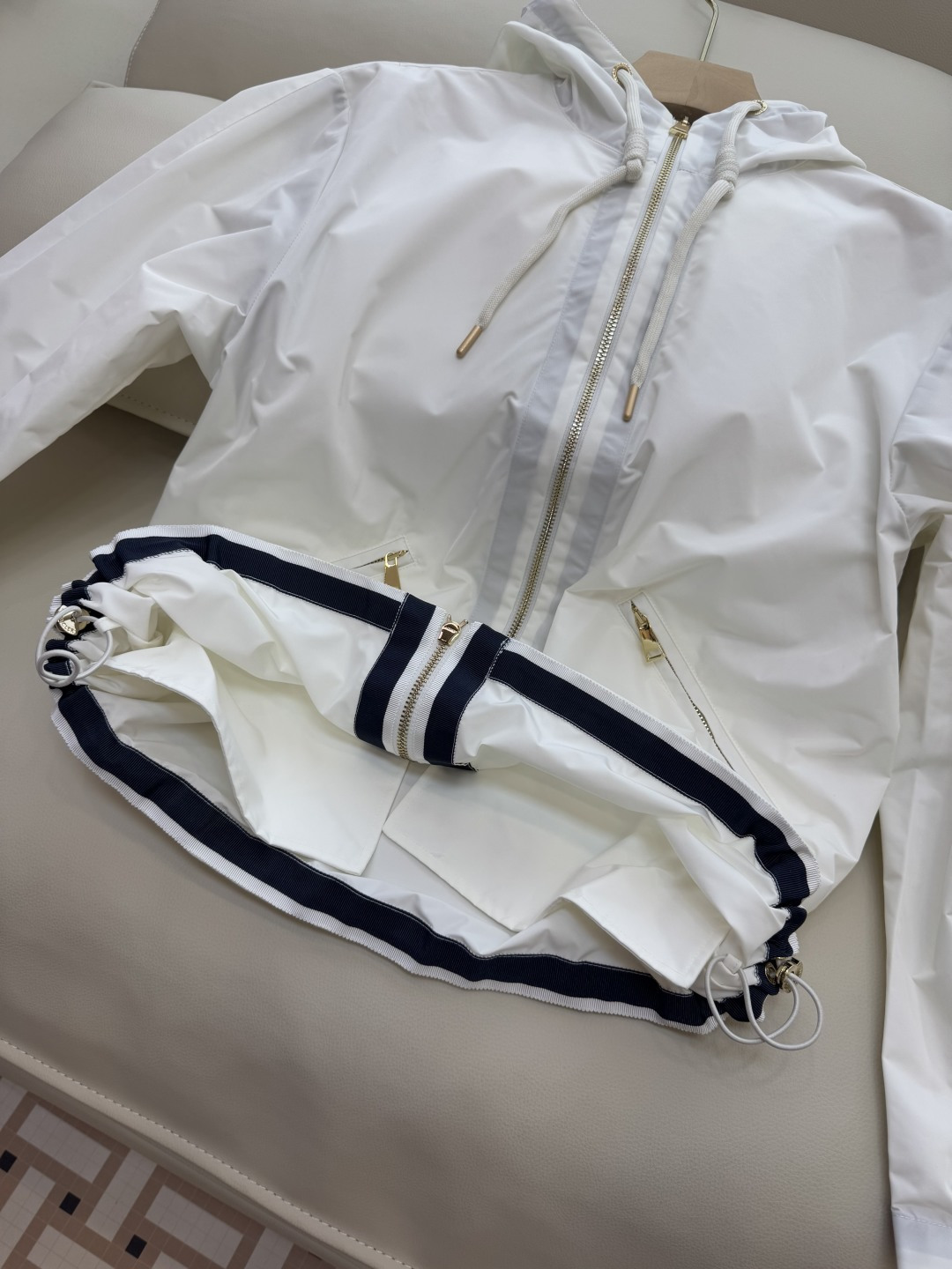 M2361#新款外套🌾Mon 蒙口 拉链款 长袖夹克外套 两色 1/2/3码