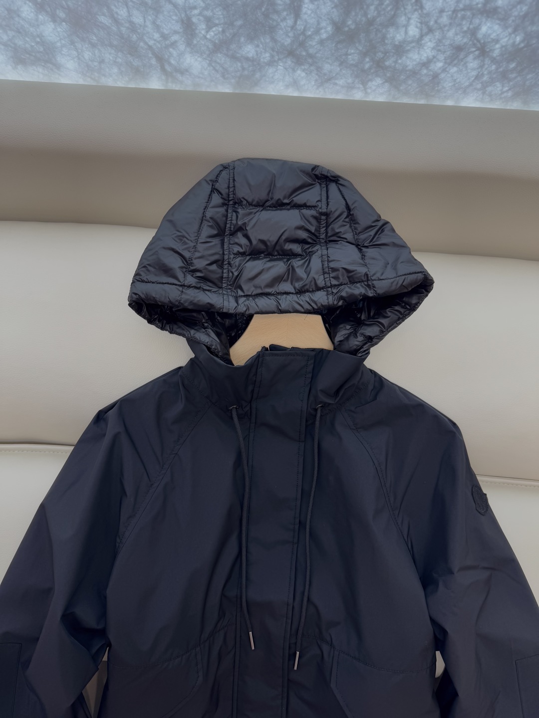 M2323#新款外套⚠️。
Mon 蒙口 90% 白鹅绒羽绒帽 夹棉长袖夹克外套 三色 1/2/3码 