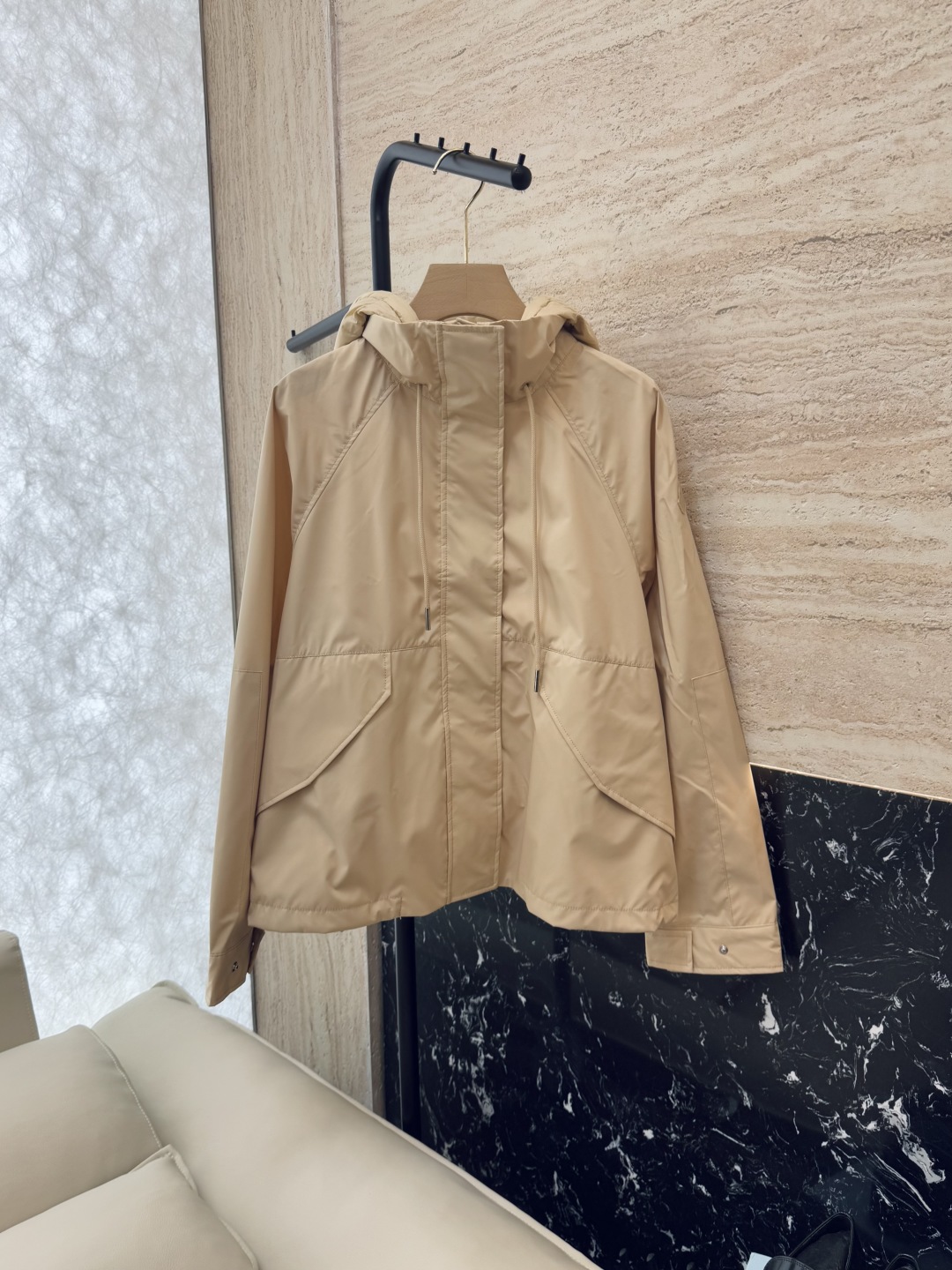 M2323#新款外套⚠️。
Mon 蒙口 90% 白鹅绒羽绒帽 夹棉长袖夹克外套 三色 1/2/3码 