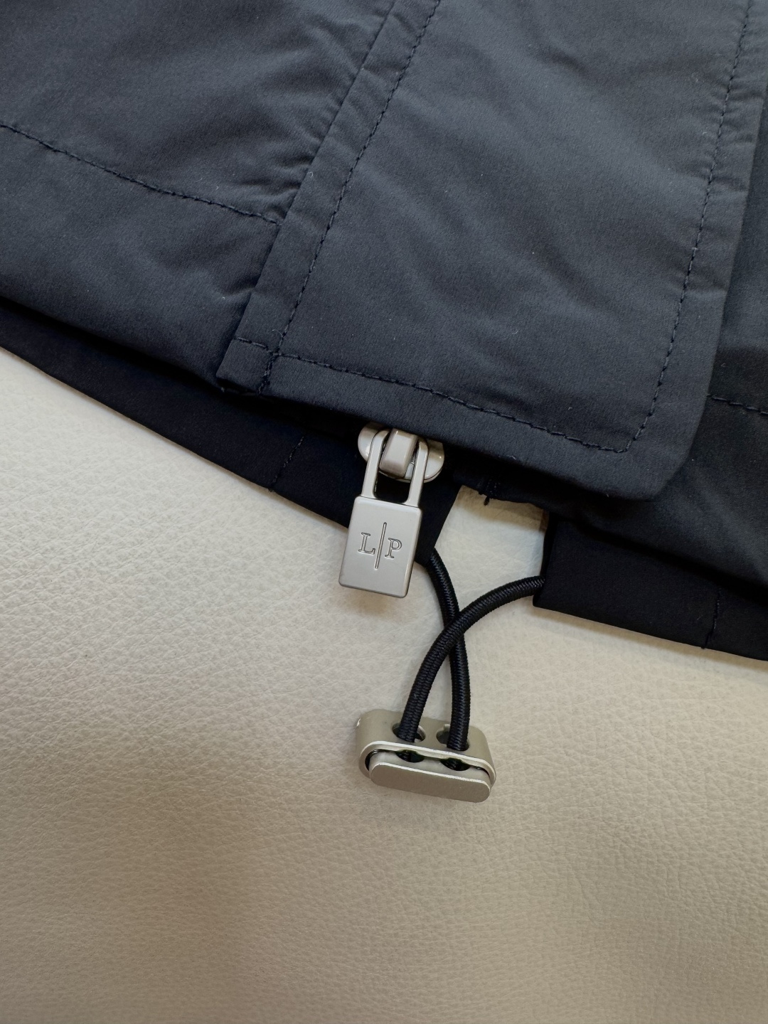 M2201#新款外套🌾LP 顶级版 显瘦抽绳设计外套 四色 38/40/42