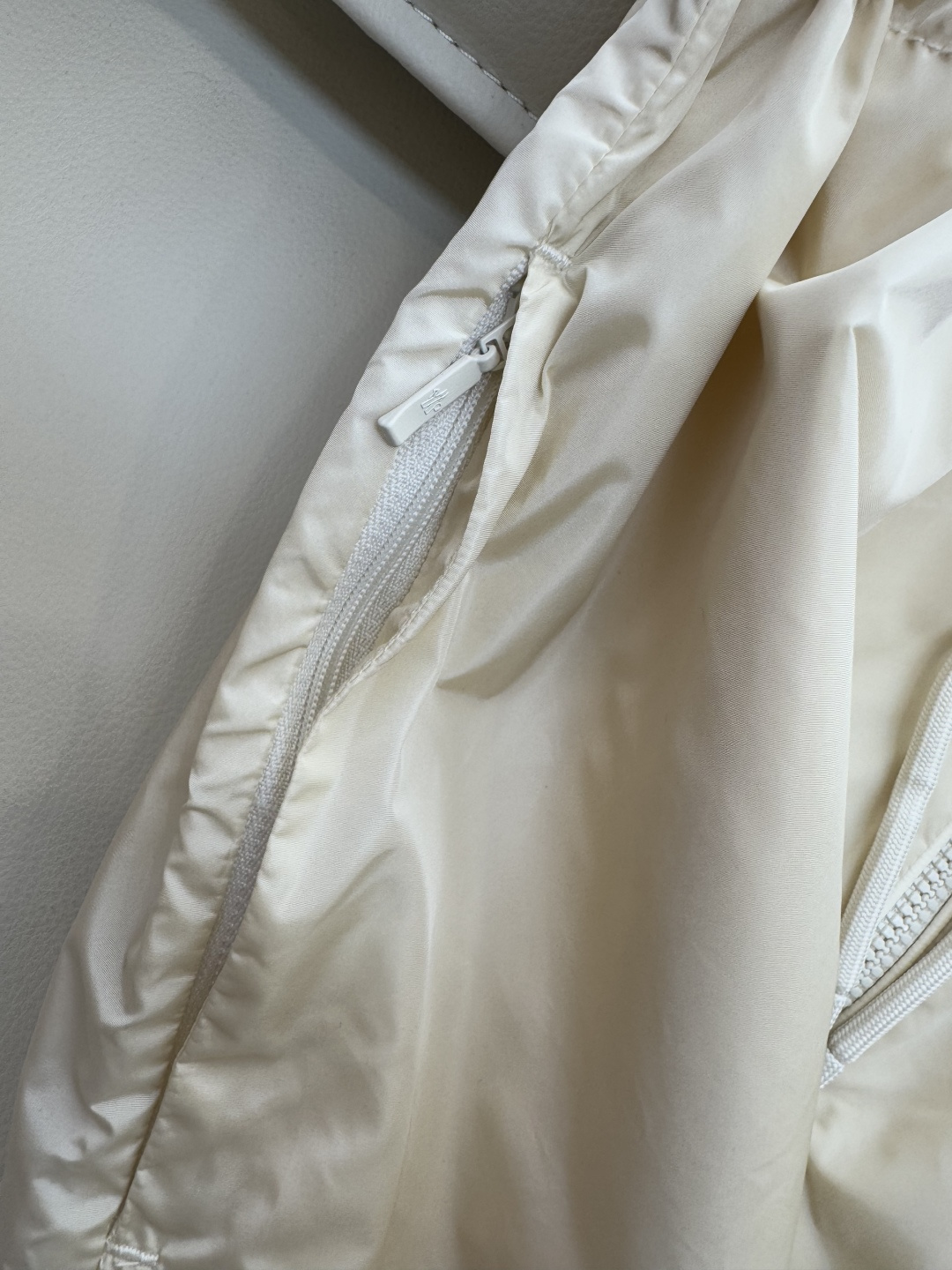 M2376#新款外套🌾Mon 蒙口 抽绳款 拉链款带帽风衣外套 黑色 米色 藏青色 0-1-2码