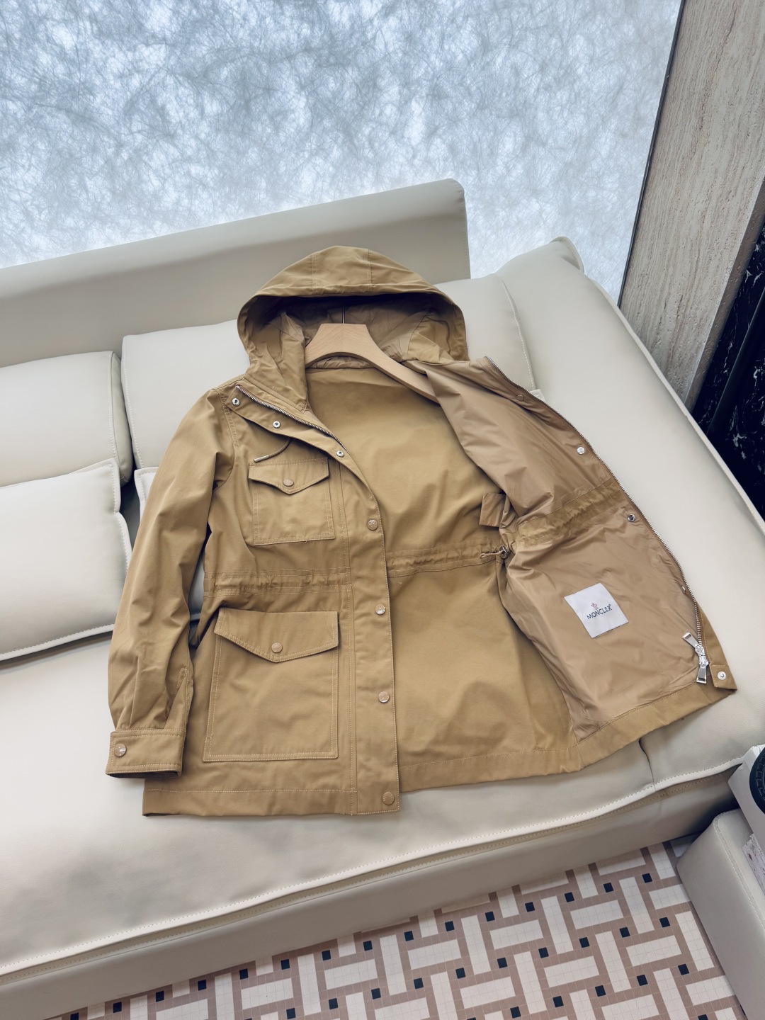 P851 Women’s Suit by Ms. Moncler Theberon: Stylish, Functional, and Ready for Sale - 图片 4