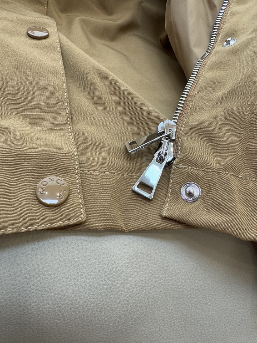 P851 Women’s Suit by Ms. Moncler Theberon: Stylish, Functional, and Ready for Sale - 图片 8