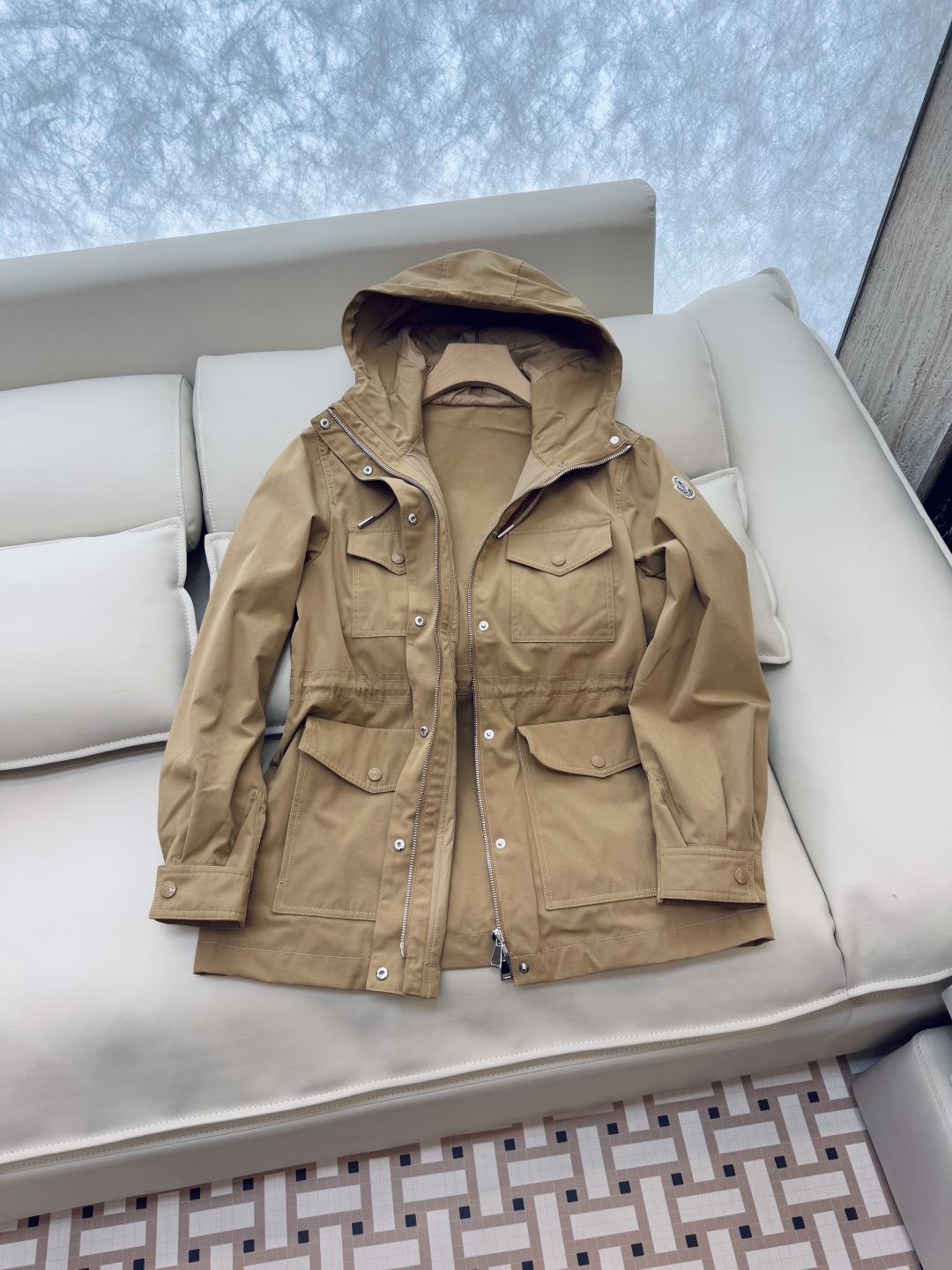 P851 Women’s Suit by Ms. Moncler Theberon: Stylish, Functional, and Ready for Sale - 图片 3