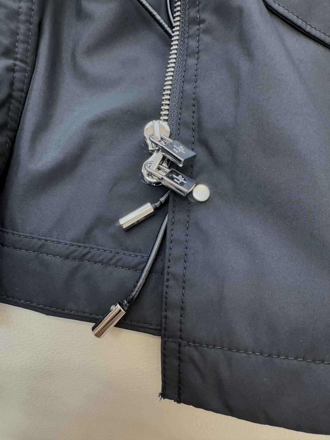 M2358#新款外套🌾LP 顶级版 夹棉 显瘦抽绳设计短外套 两色 38/40/42