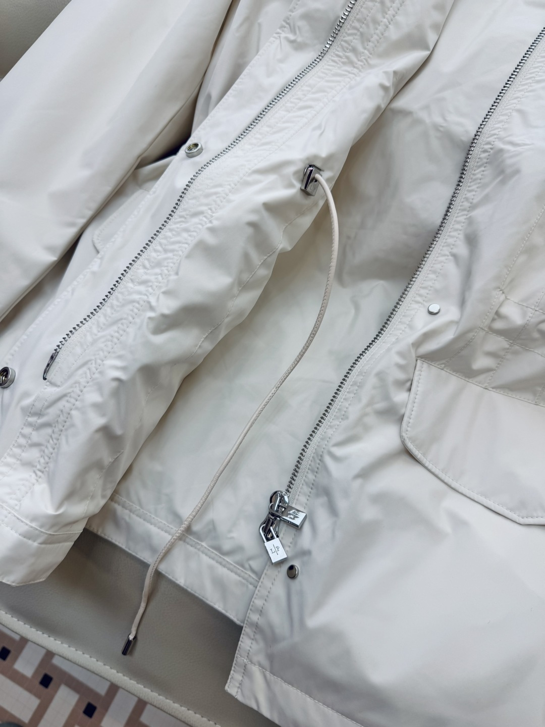 M2358#新款外套🌾LP 顶级版 夹棉 显瘦抽绳设计短外套 两色 38/40/42