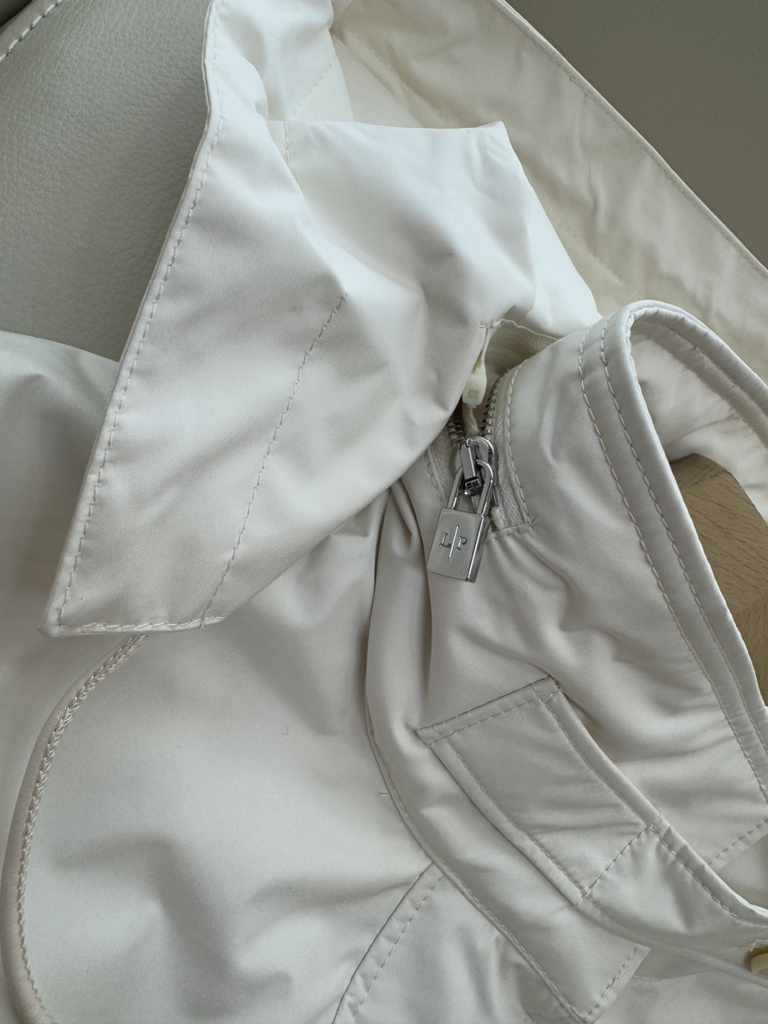 M2358#新款外套🌾LP 顶级版 夹棉 显瘦抽绳设计短外套 两色 38/40/42