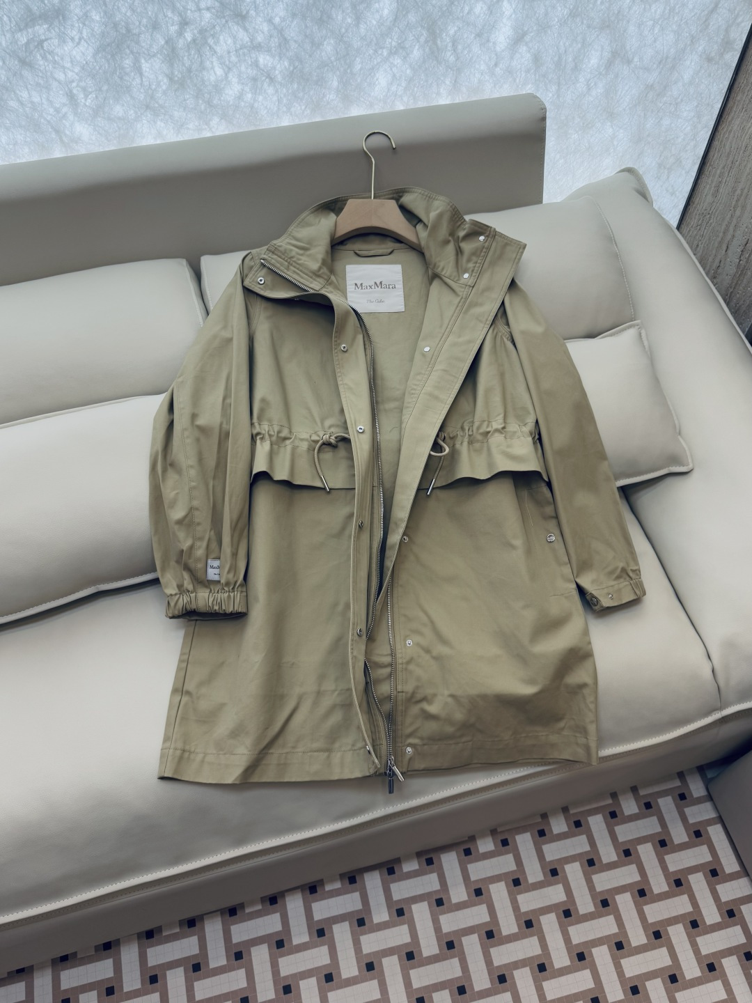 M2356-L #新款外套🌾Max 立领 顶级版 显瘦抽绳设计长外套 三色 38/40/42