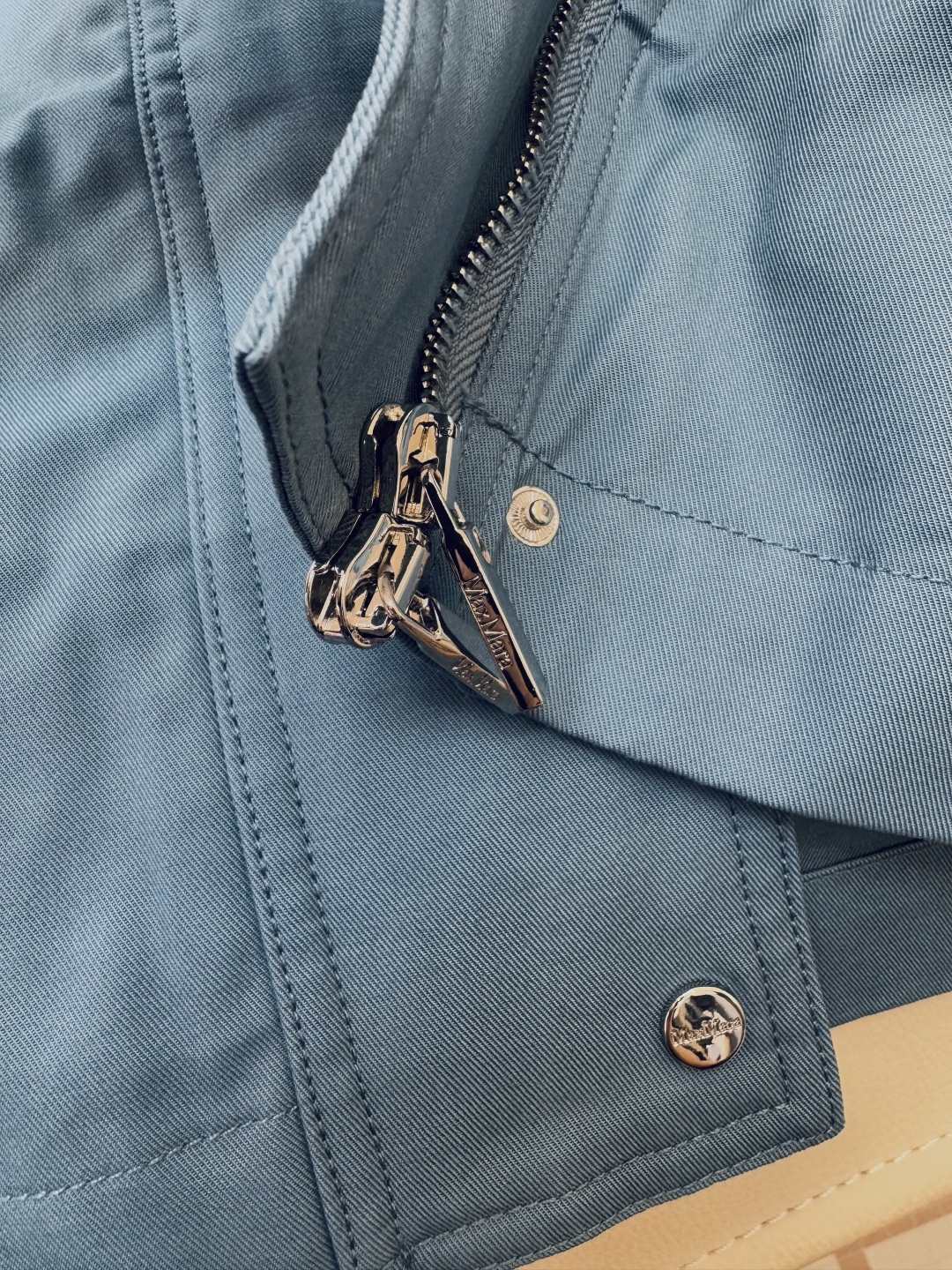 M2356-L #新款外套🌾Max 立领 顶级版 显瘦抽绳设计长外套 三色 38/40/42