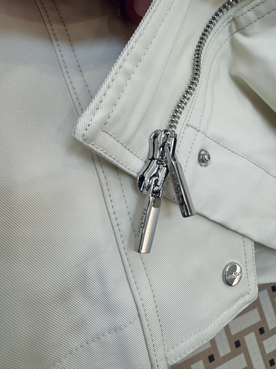 M2356-L #新款外套🌾Max 立领 顶级版 显瘦抽绳设计长外套 三色 38/40/42