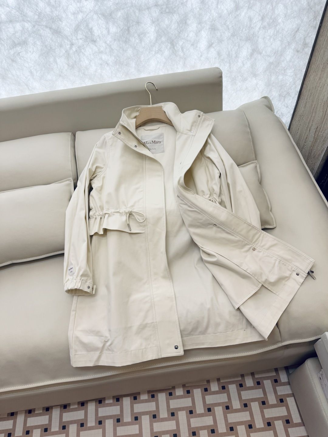 M2356-L #新款外套🌾Max 立领 顶级版 显瘦抽绳设计长外套 三色 38/40/42