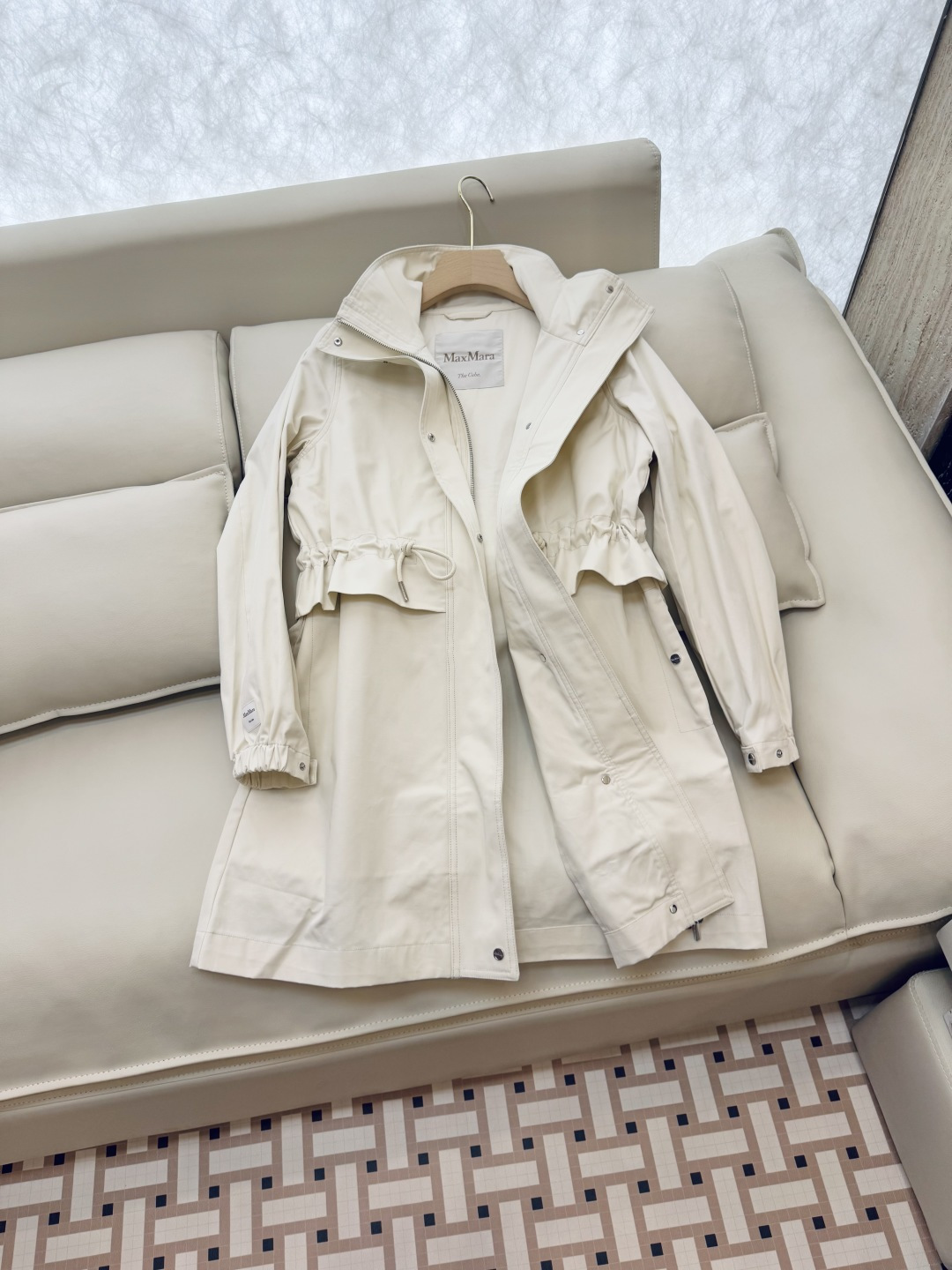 M2356-L #新款外套🌾Max 立领 顶级版 显瘦抽绳设计长外套 三色 38/40/42