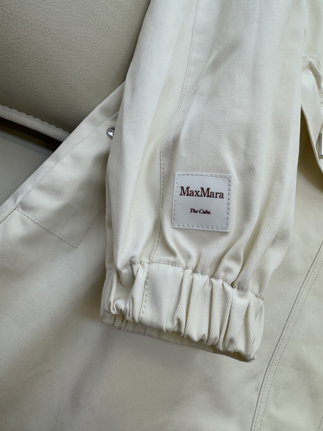 M2356-L #新款外套🌾Max 立领 顶级版 显瘦抽绳设计长外套 三色 38/40/42