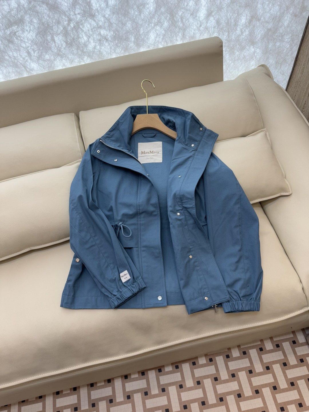 M2356#新款外套🌾Max 立领 顶级版 显瘦抽绳设计短外套 三色 38/40/42