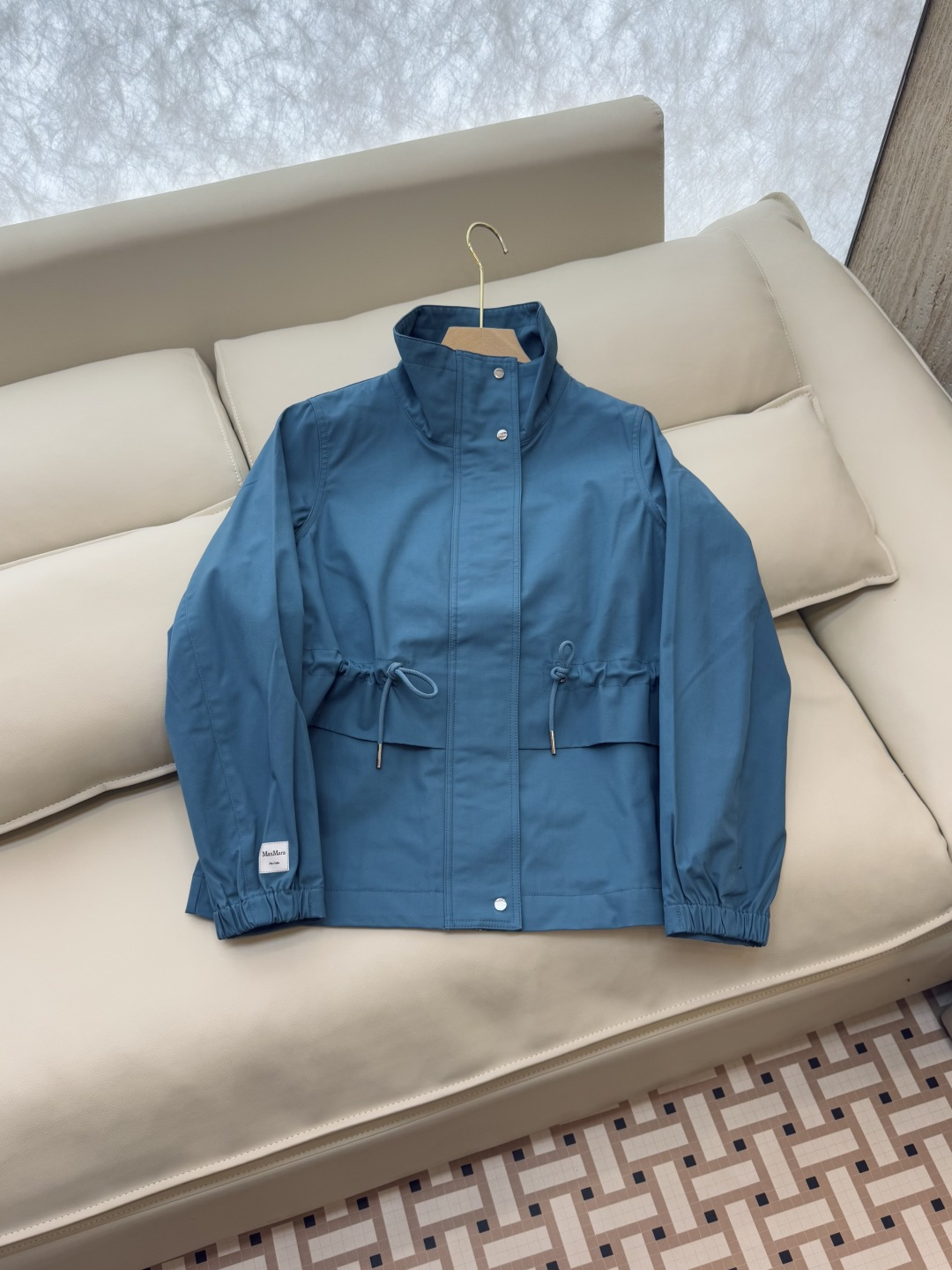 M2356#新款外套🌾Max 立领 顶级版 显瘦抽绳设计短外套 三色 38/40/42