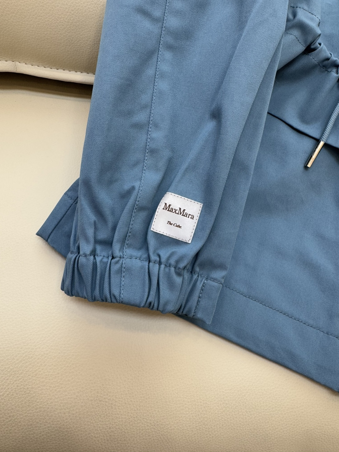 M2356#新款外套🌾Max 立领 顶级版 显瘦抽绳设计短外套 三色 38/40/42