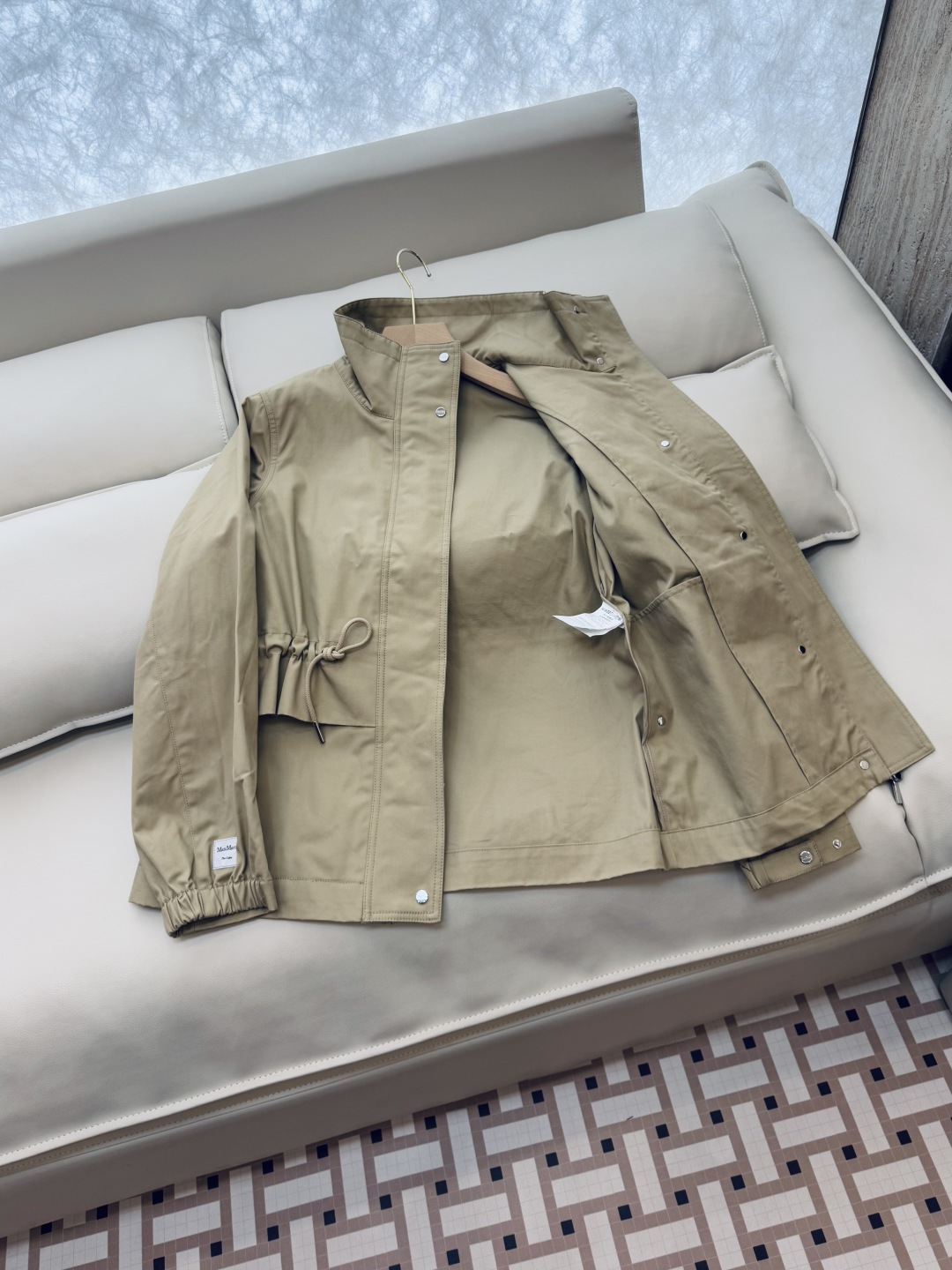 M2356#新款外套🌾Max 立领 顶级版 显瘦抽绳设计短外套 三色 38/40/42