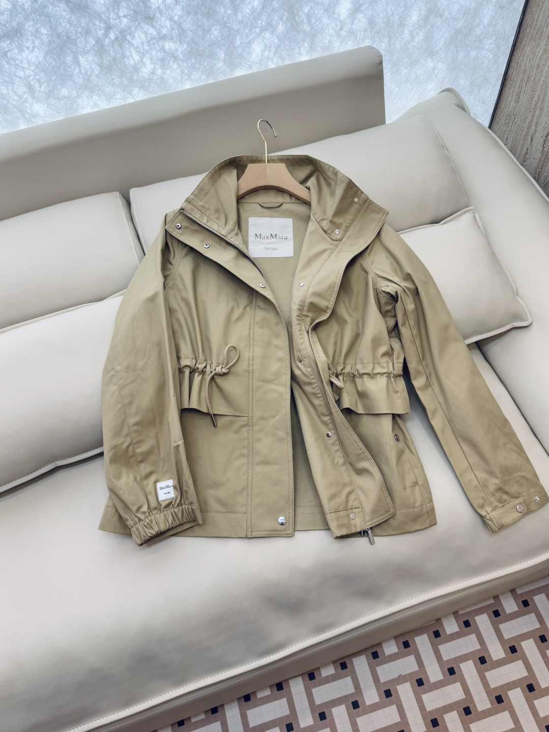 M2356#新款外套🌾Max 立领 顶级版 显瘦抽绳设计短外套 三色 38/40/42