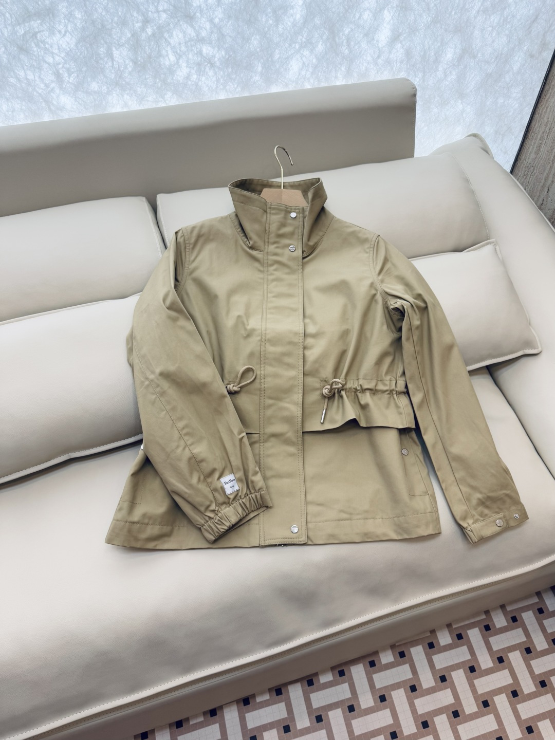 M2356#新款外套🌾Max 立领 顶级版 显瘦抽绳设计短外套 三色 38/40/42