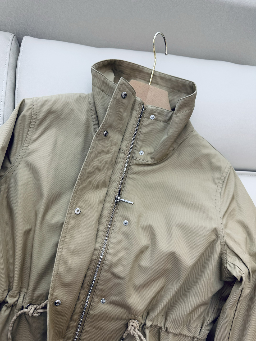 M2356#新款外套🌾Max 立领 顶级版 显瘦抽绳设计短外套 三色 38/40/42