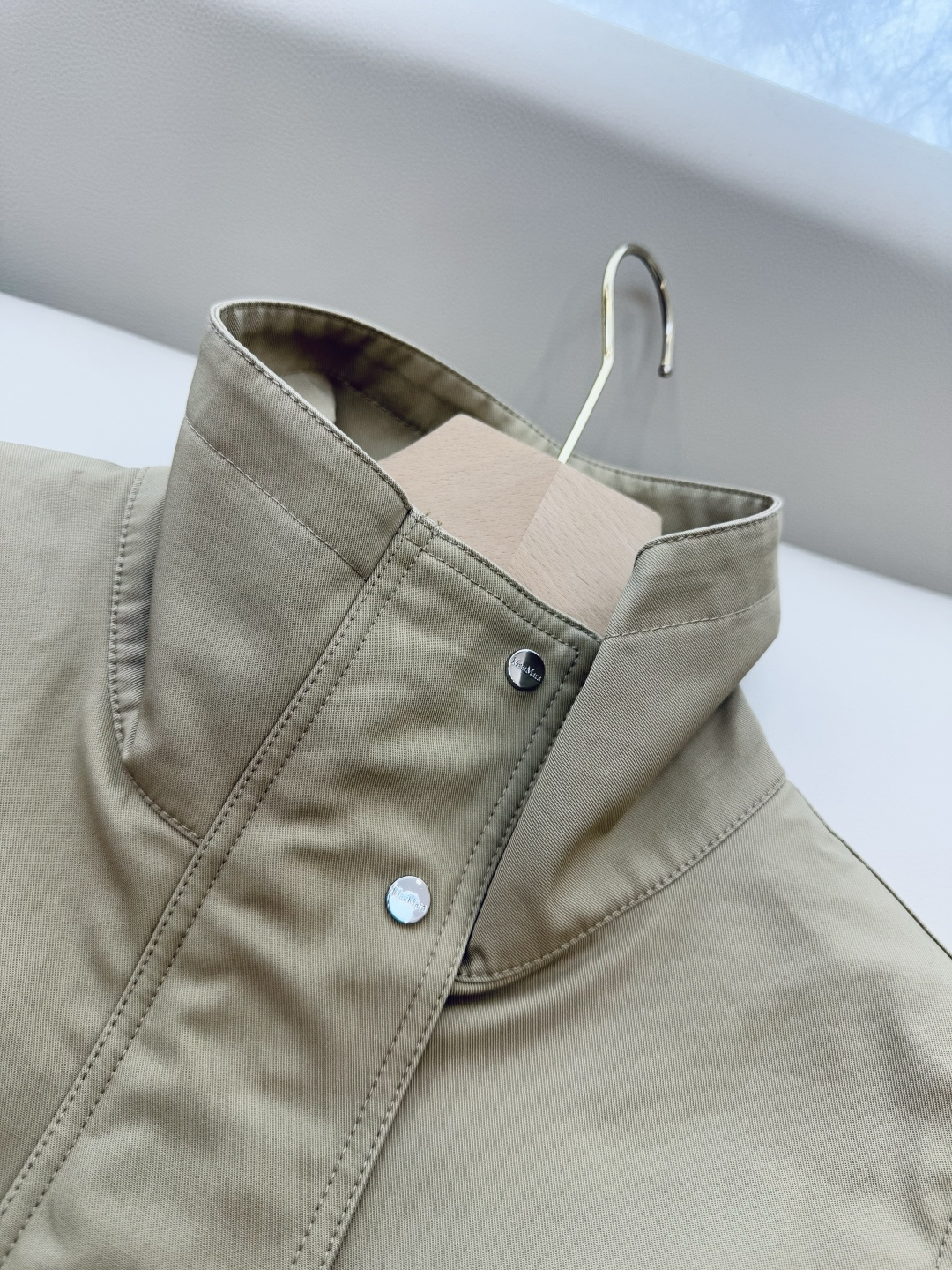 M2356#新款外套🌾Max 立领 顶级版 显瘦抽绳设计短外套 三色 38/40/42