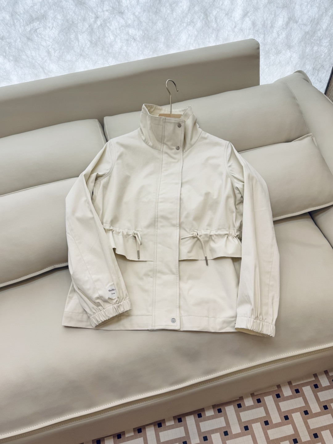 M2356#新款外套🌾Max 立领 顶级版 显瘦抽绳设计短外套 三色 38/40/42