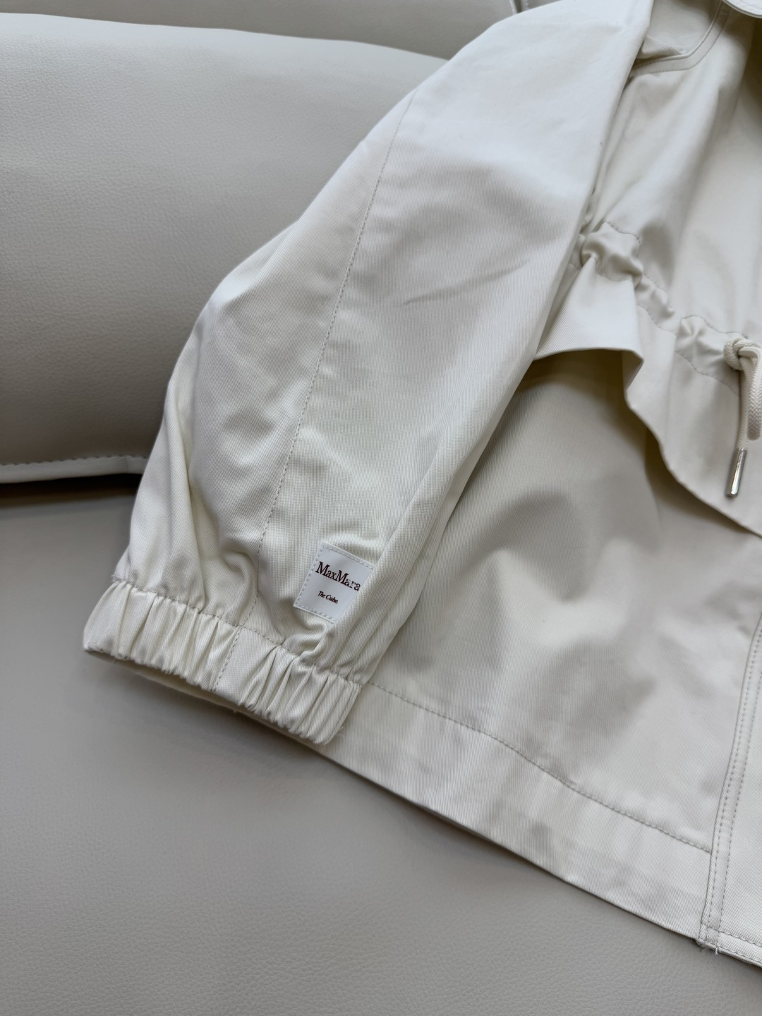 M2356#新款外套🌾Max 立领 顶级版 显瘦抽绳设计短外套 三色 38/40/42