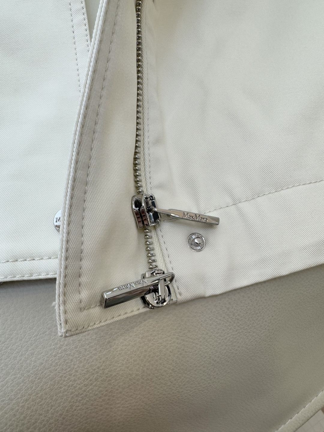 M2356#新款外套🌾Max 立领 顶级版 显瘦抽绳设计短外套 三色 38/40/42