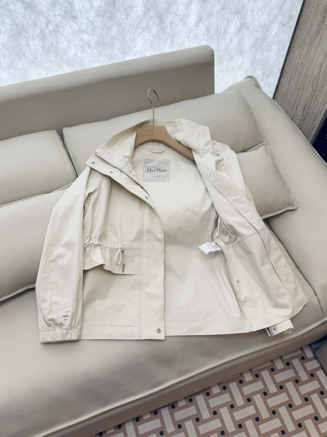 M2356#新款外套🌾Max 立领 顶级版 显瘦抽绳设计短外套 三色 38/40/42