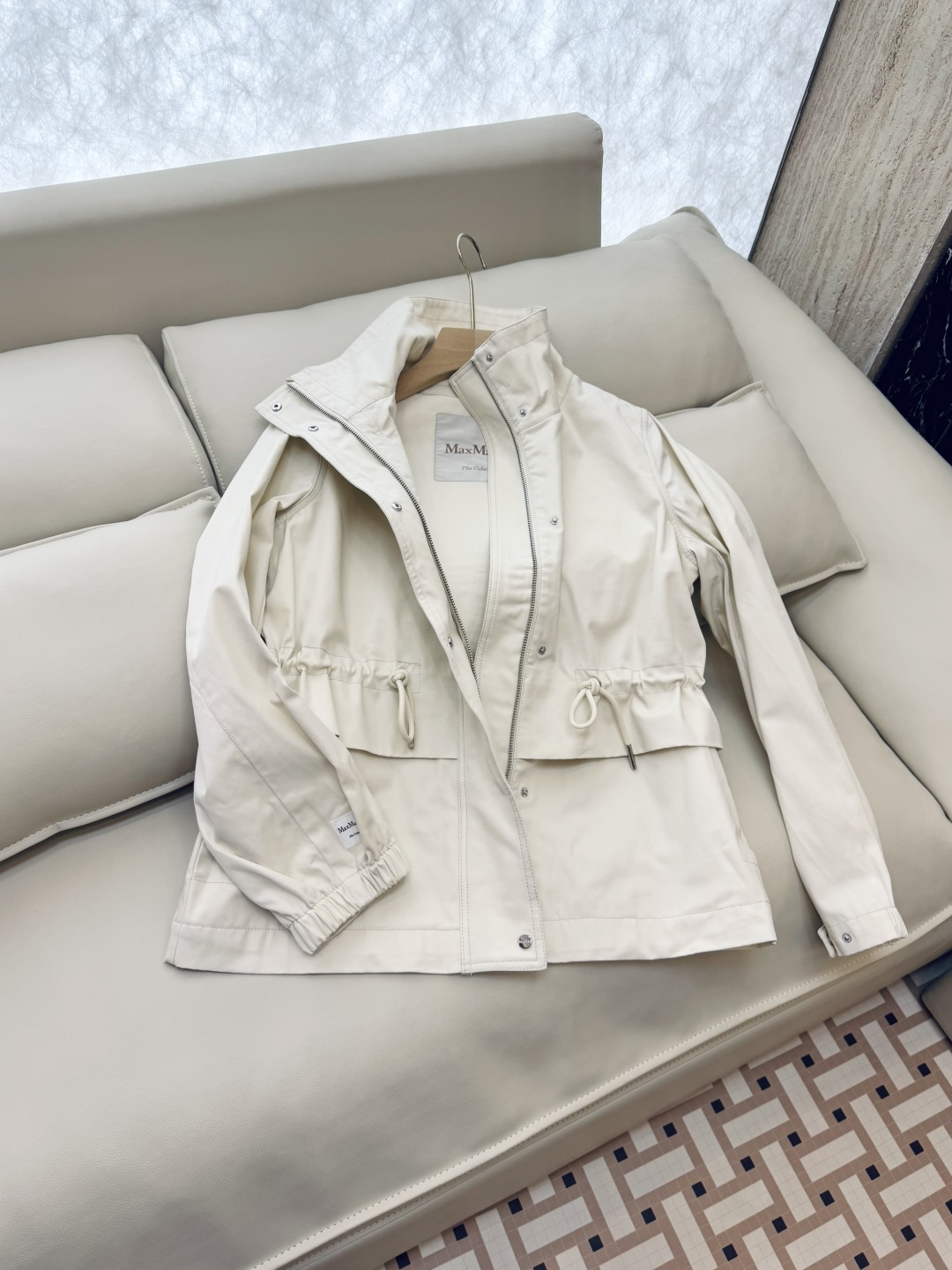 M2356#新款外套🌾Max 立领 顶级版 显瘦抽绳设计短外套 三色 38/40/42