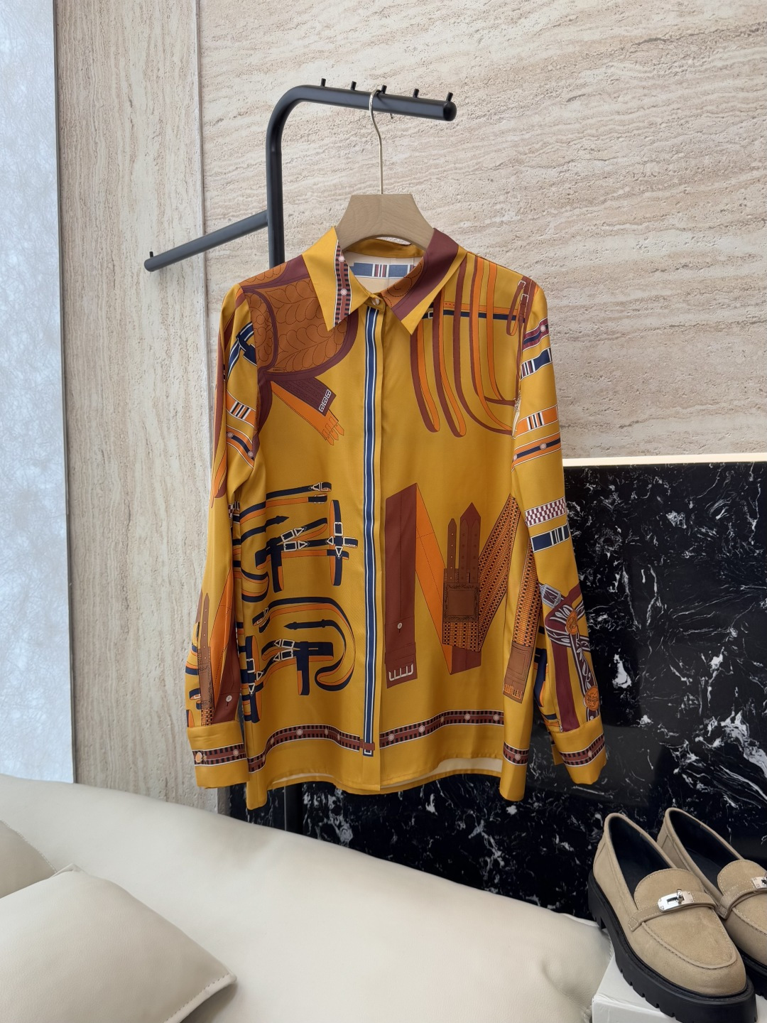 NO:331103,H32507# new shirt H home silk printed long-sleeved shirt yellow black S-XL,,shirts,real silk,alexander wang19860909H32507#新款衬衫 H家 真丝印花长袖衬衫 黄色 黑色 S-XL,,shirts,real silk,alexander wang,Women's clothing
