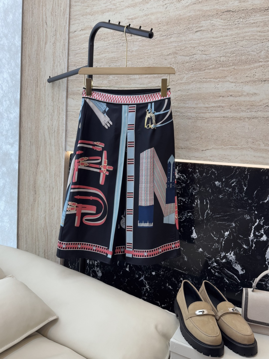 NO:331100,H32506# new skirt H home positioning silk printed silk skirt black yellow S-XL, skirts, real silk, alexander wang19860909H32506#新款半裙 H家 定位真丝印花真丝半裙 黑色 黄色 S-XL,,skirts,real silk,alexander wang,Women's clothing