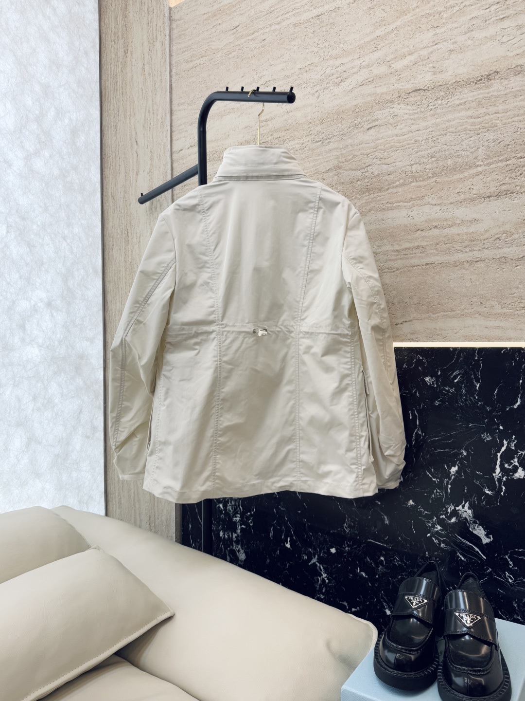 Moncler Theberon Pike Coat: Stylish, Functional, High Quality. Available in Three Colors and Sizes. - 图片 2