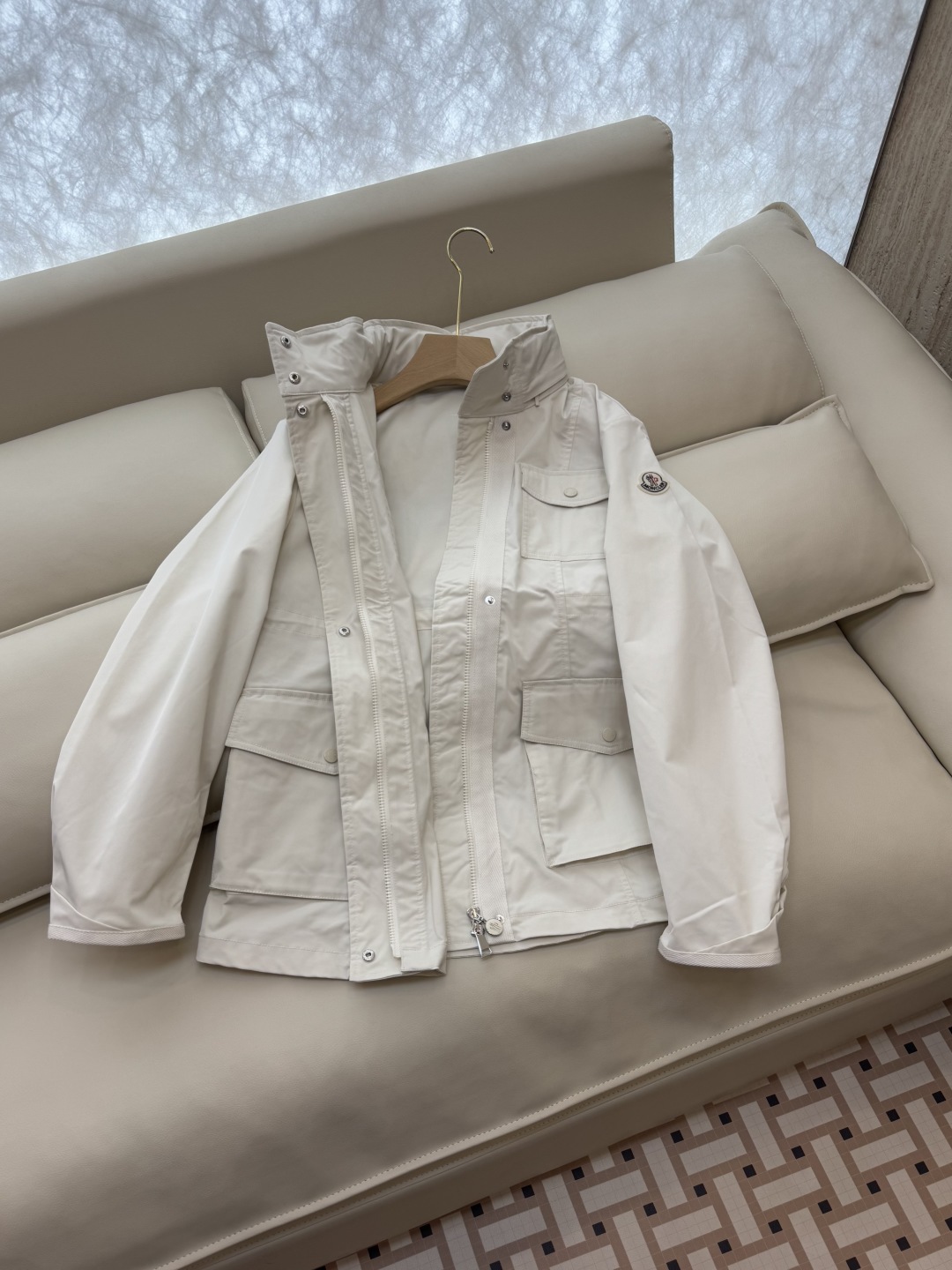 Moncler Theberon Pike Coat: Stylish, Functional, High Quality. Available in Three Colors and Sizes. - 图片 4